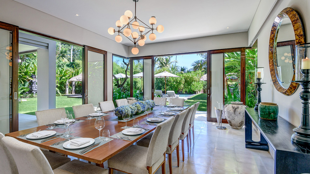 Seseh Beach Villa II - Dining area setting